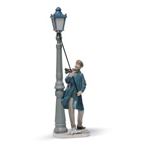 Lamplighter Lladro Porcelain…